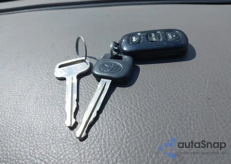 2004 Toyota Camry Le z USA, uszkodzony, nr VIN JTDBE30K740256235